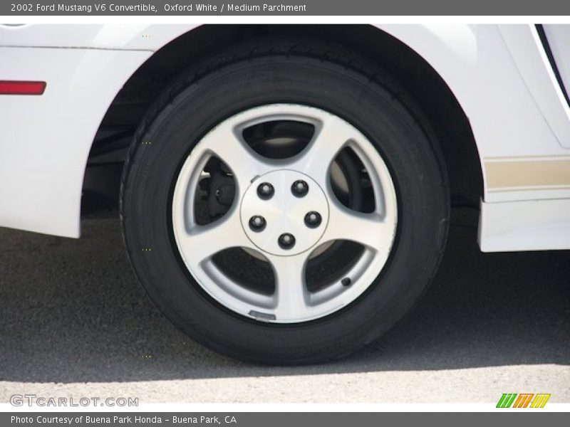 Oxford White / Medium Parchment 2002 Ford Mustang V6 Convertible