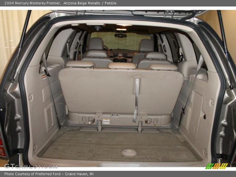  2004 Monterey Premier Trunk