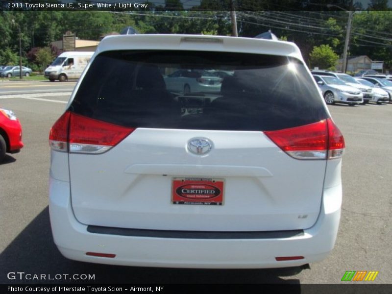 Super White / Light Gray 2011 Toyota Sienna LE