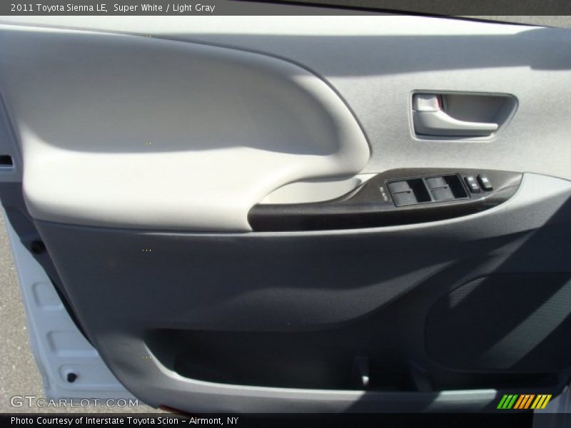 Super White / Light Gray 2011 Toyota Sienna LE