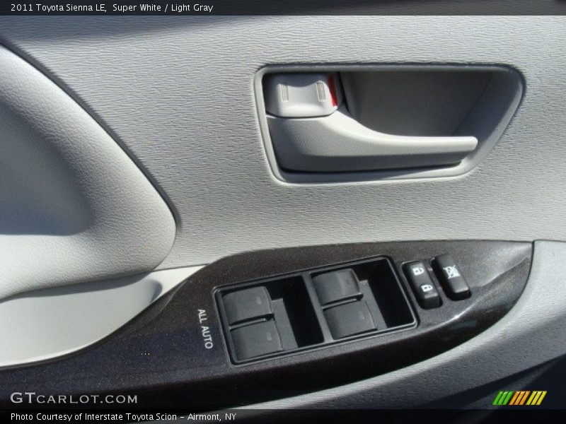 Super White / Light Gray 2011 Toyota Sienna LE