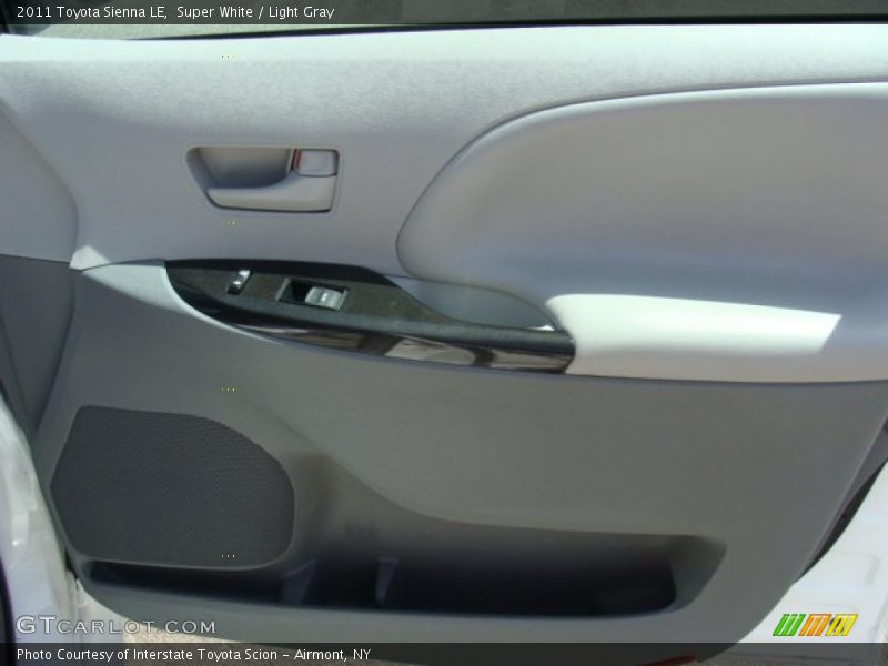 Super White / Light Gray 2011 Toyota Sienna LE
