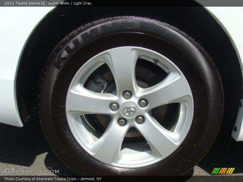 Super White / Light Gray 2011 Toyota Sienna LE