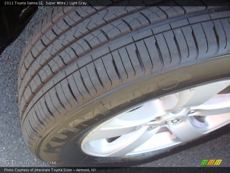 Super White / Light Gray 2011 Toyota Sienna LE