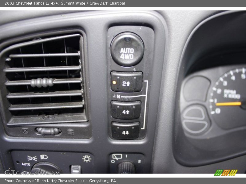 Summit White / Gray/Dark Charcoal 2003 Chevrolet Tahoe LS 4x4
