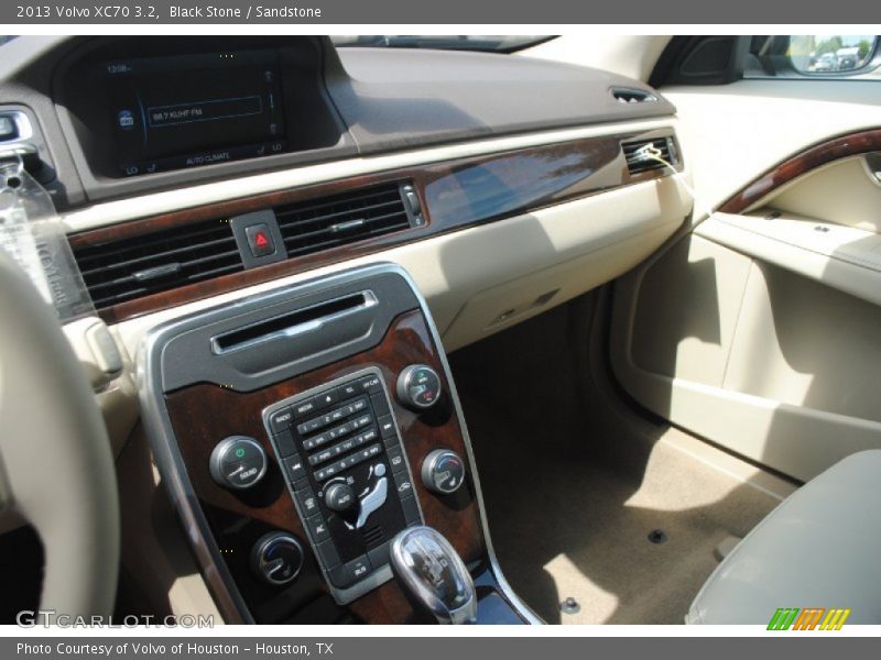 Black Stone / Sandstone 2013 Volvo XC70 3.2