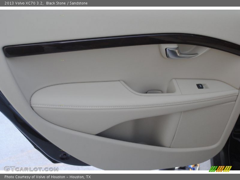 Black Stone / Sandstone 2013 Volvo XC70 3.2