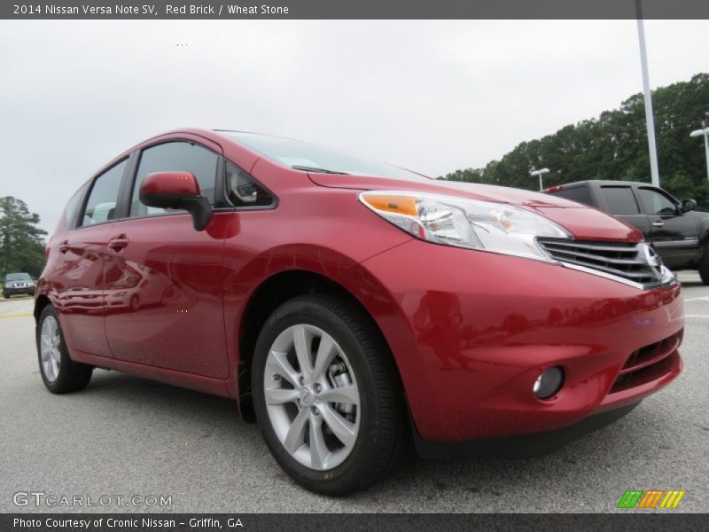 Front 3/4 View of 2014 Versa Note SV