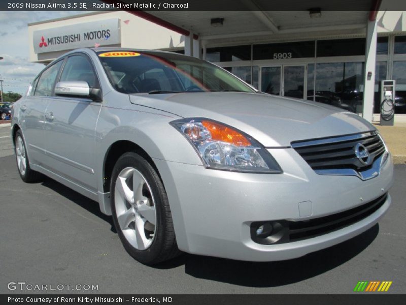 Radiant Silver Metallic / Charcoal 2009 Nissan Altima 3.5 SE