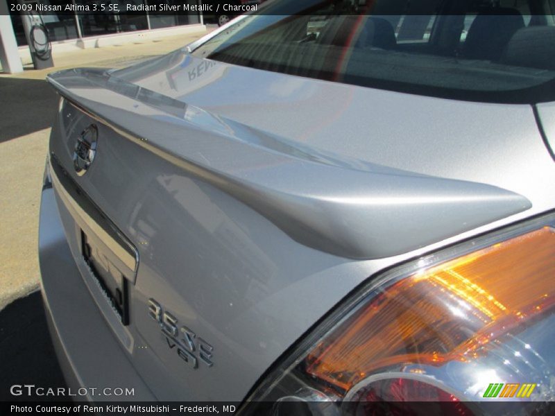 Radiant Silver Metallic / Charcoal 2009 Nissan Altima 3.5 SE