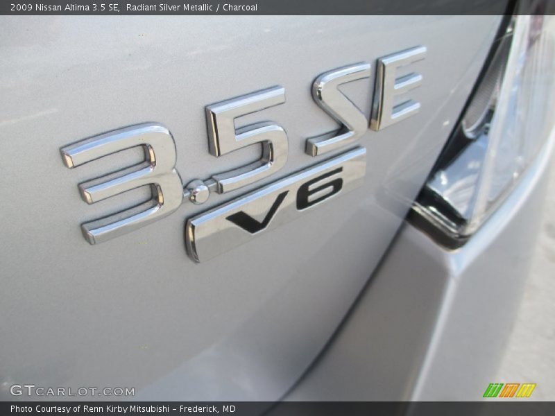 Radiant Silver Metallic / Charcoal 2009 Nissan Altima 3.5 SE