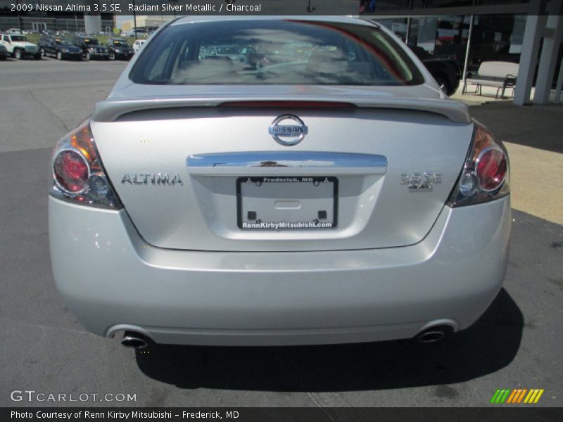 Radiant Silver Metallic / Charcoal 2009 Nissan Altima 3.5 SE