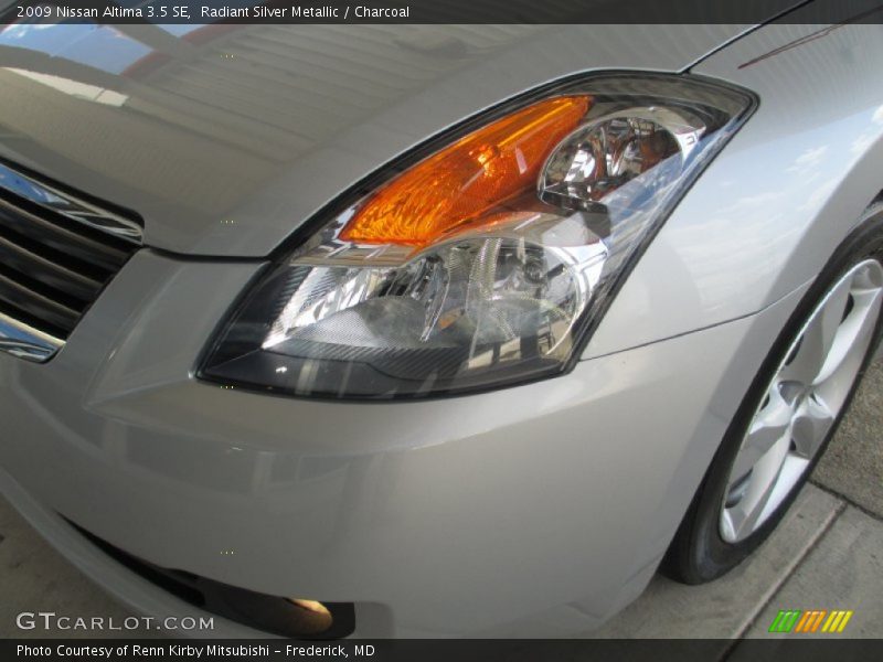 Radiant Silver Metallic / Charcoal 2009 Nissan Altima 3.5 SE