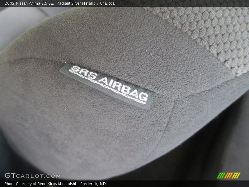 Radiant Silver Metallic / Charcoal 2009 Nissan Altima 3.5 SE