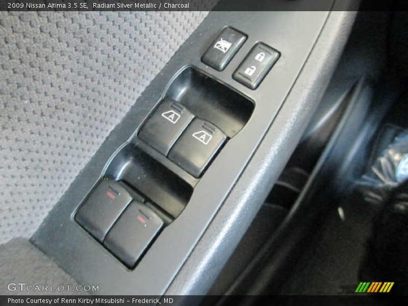 Radiant Silver Metallic / Charcoal 2009 Nissan Altima 3.5 SE