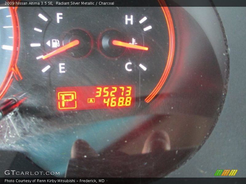 Radiant Silver Metallic / Charcoal 2009 Nissan Altima 3.5 SE