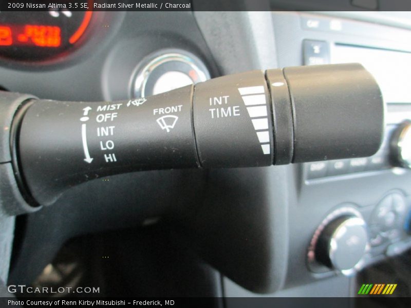 Radiant Silver Metallic / Charcoal 2009 Nissan Altima 3.5 SE