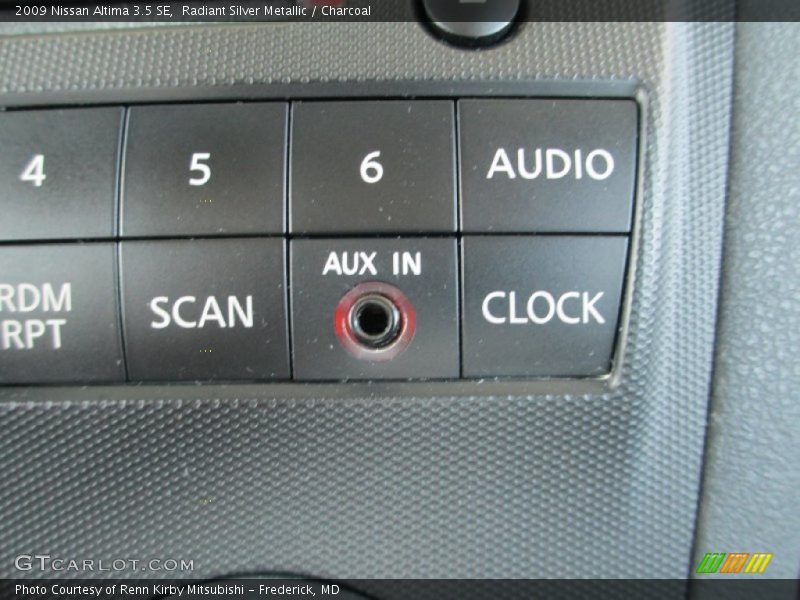 Radiant Silver Metallic / Charcoal 2009 Nissan Altima 3.5 SE