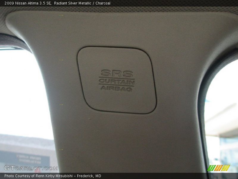 Radiant Silver Metallic / Charcoal 2009 Nissan Altima 3.5 SE
