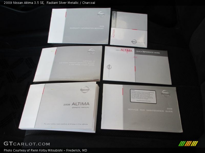 Radiant Silver Metallic / Charcoal 2009 Nissan Altima 3.5 SE