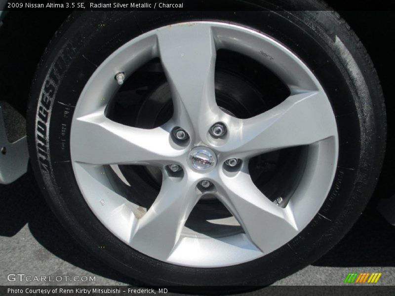 Radiant Silver Metallic / Charcoal 2009 Nissan Altima 3.5 SE