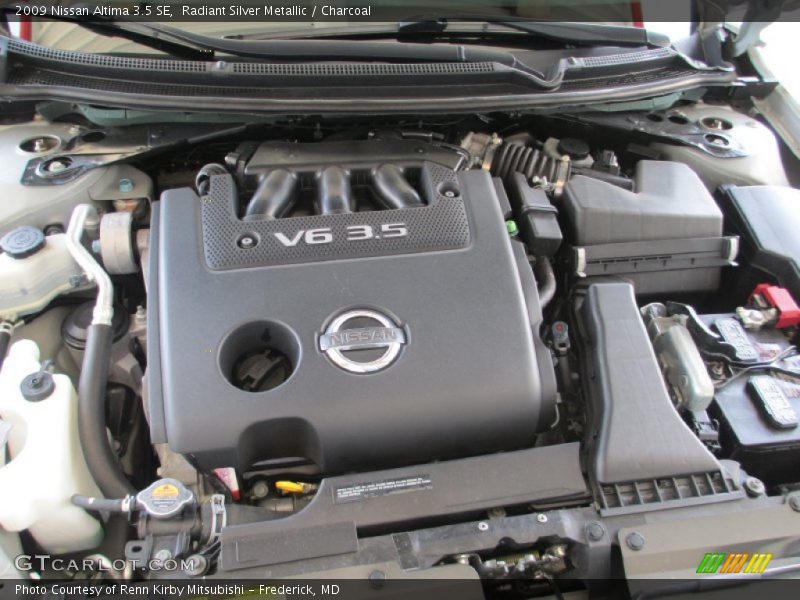 Radiant Silver Metallic / Charcoal 2009 Nissan Altima 3.5 SE