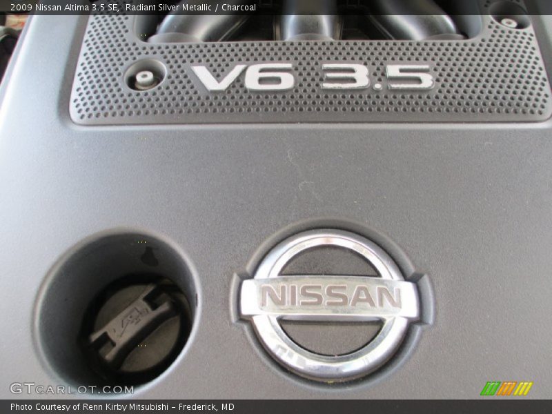 Radiant Silver Metallic / Charcoal 2009 Nissan Altima 3.5 SE