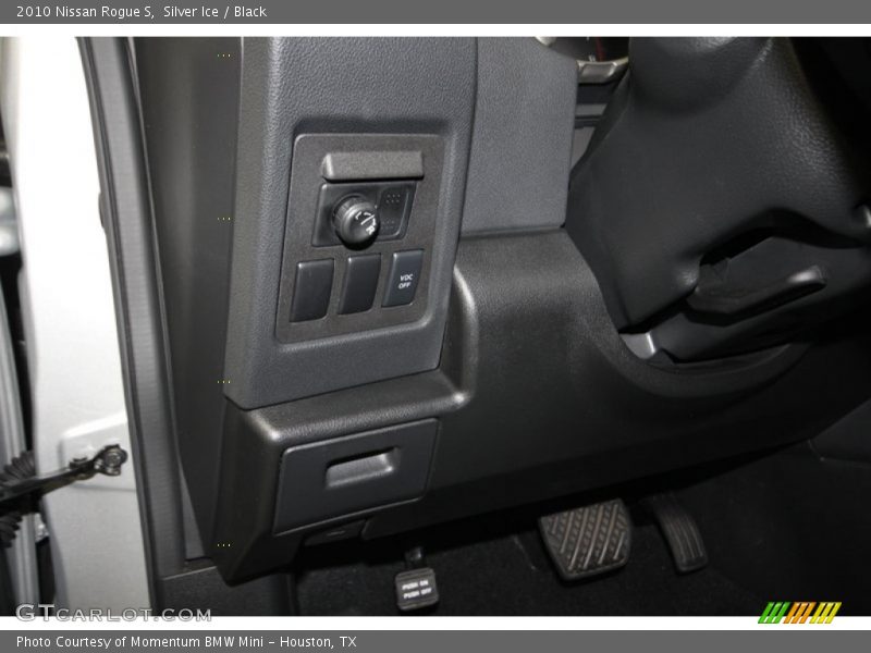Silver Ice / Black 2010 Nissan Rogue S