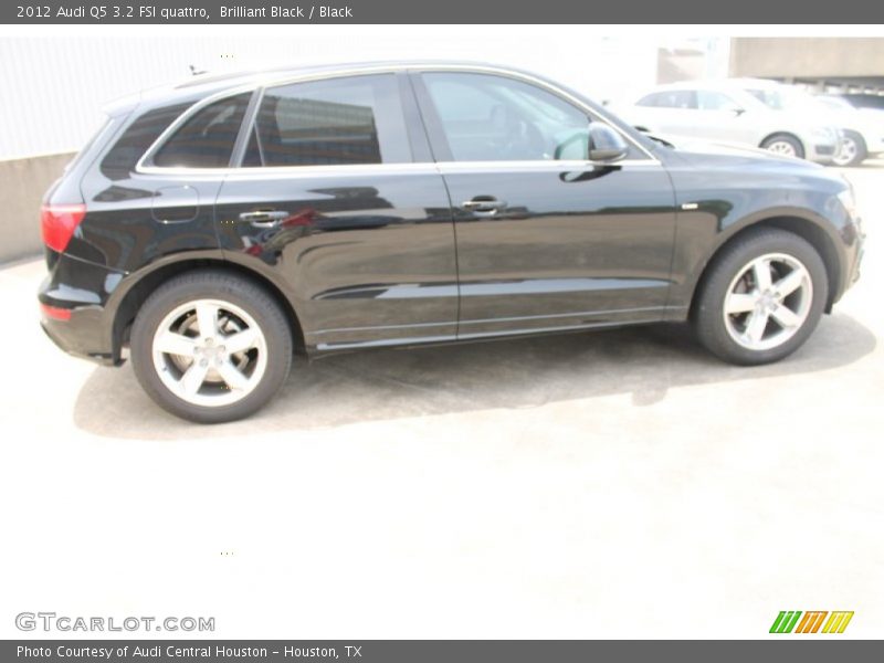 Brilliant Black / Black 2012 Audi Q5 3.2 FSI quattro