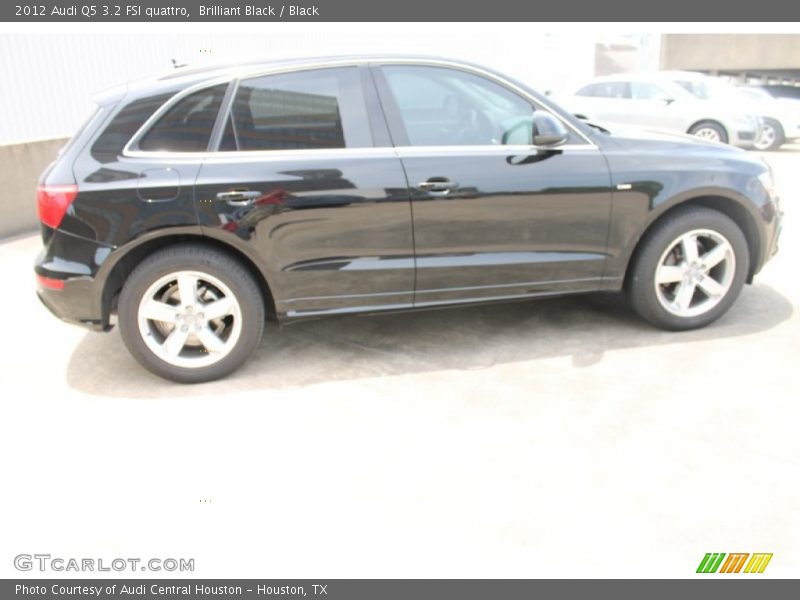 Brilliant Black / Black 2012 Audi Q5 3.2 FSI quattro