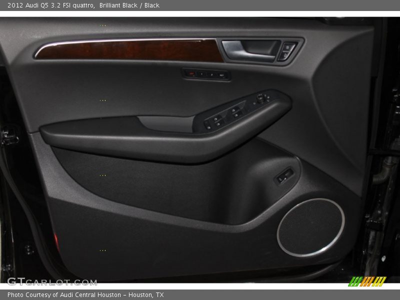 Brilliant Black / Black 2012 Audi Q5 3.2 FSI quattro