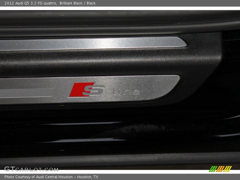 Brilliant Black / Black 2012 Audi Q5 3.2 FSI quattro