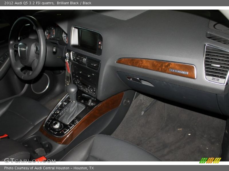 Brilliant Black / Black 2012 Audi Q5 3.2 FSI quattro