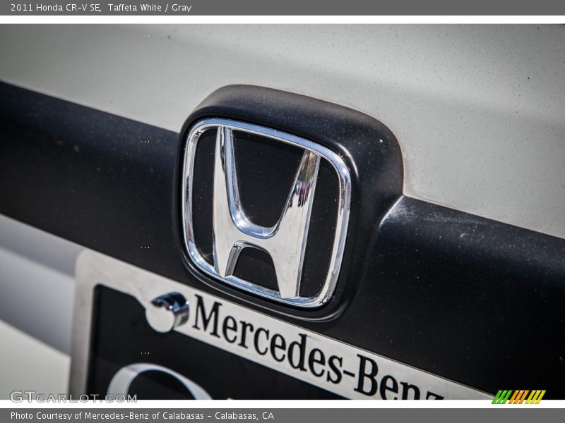 Taffeta White / Gray 2011 Honda CR-V SE