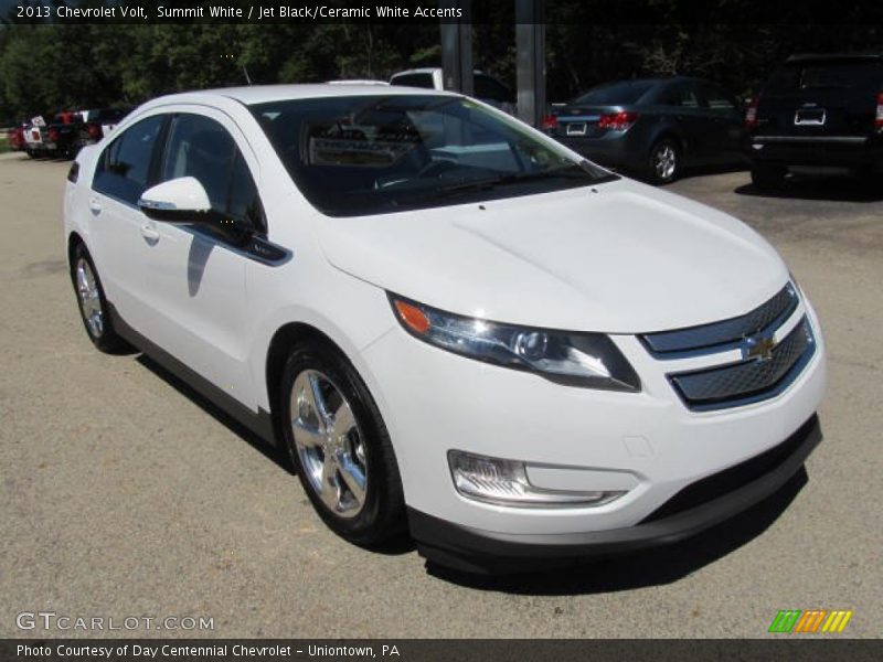Front 3/4 View of 2013 Volt 