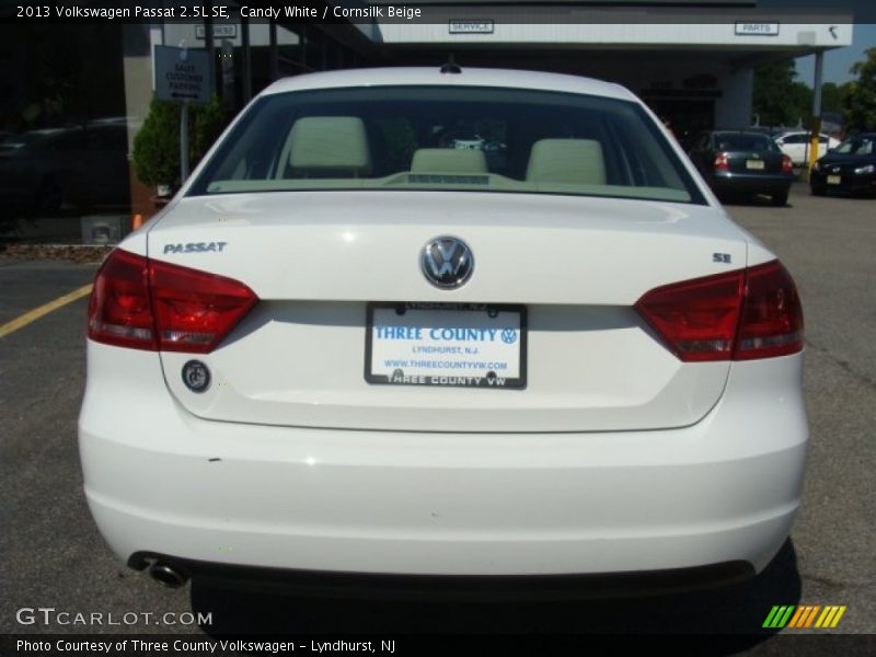Candy White / Cornsilk Beige 2013 Volkswagen Passat 2.5L SE