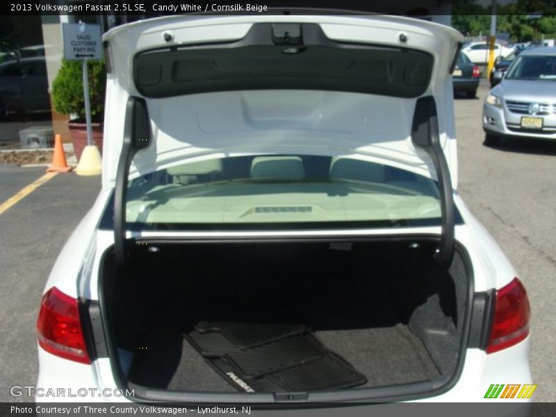 Candy White / Cornsilk Beige 2013 Volkswagen Passat 2.5L SE
