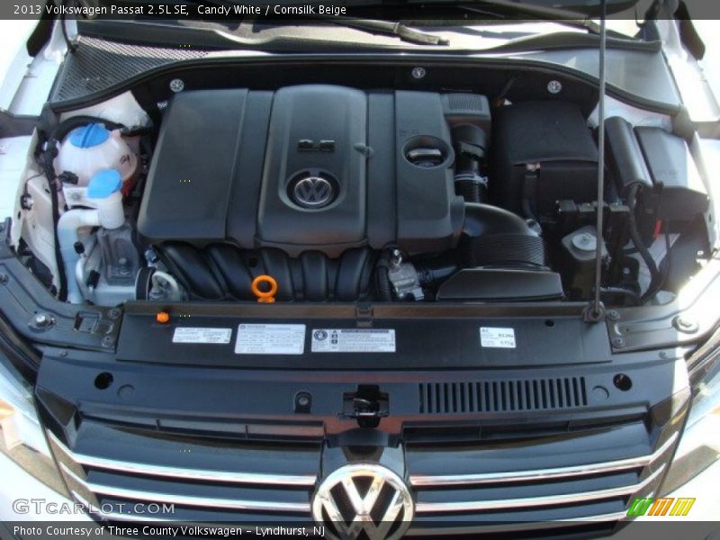 Candy White / Cornsilk Beige 2013 Volkswagen Passat 2.5L SE