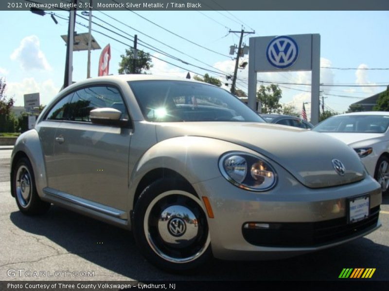 Moonrock Silver Metallic / Titan Black 2012 Volkswagen Beetle 2.5L