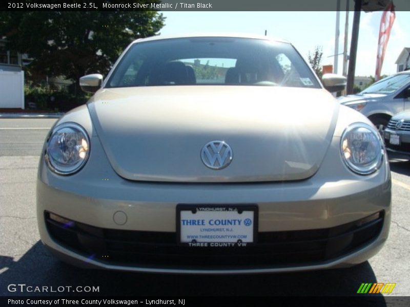 Moonrock Silver Metallic / Titan Black 2012 Volkswagen Beetle 2.5L