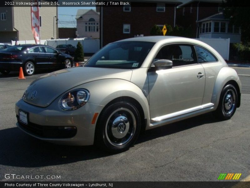 Moonrock Silver Metallic / Titan Black 2012 Volkswagen Beetle 2.5L