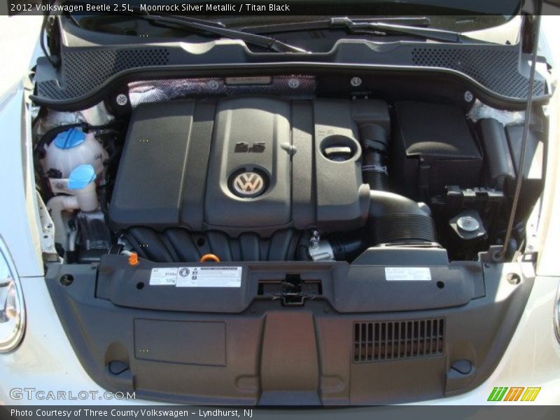 Moonrock Silver Metallic / Titan Black 2012 Volkswagen Beetle 2.5L