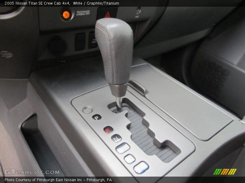 White / Graphite/Titanium 2005 Nissan Titan SE Crew Cab 4x4