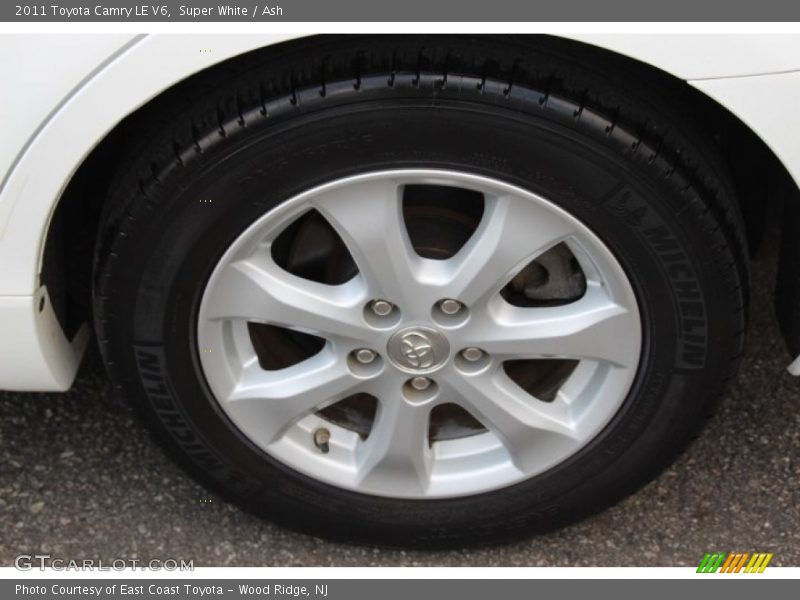 Super White / Ash 2011 Toyota Camry LE V6