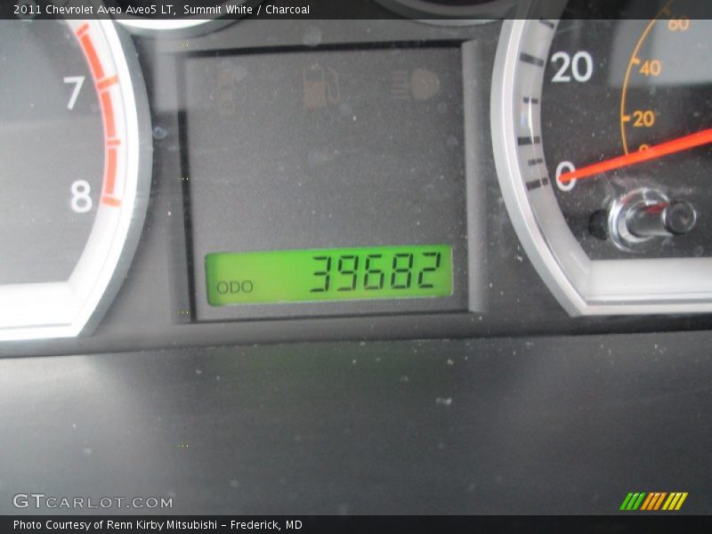 Summit White / Charcoal 2011 Chevrolet Aveo Aveo5 LT