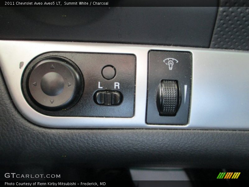 Summit White / Charcoal 2011 Chevrolet Aveo Aveo5 LT