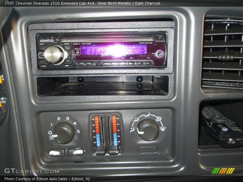 Silver Birch Metallic / Dark Charcoal 2005 Chevrolet Silverado 1500 Extended Cab 4x4
