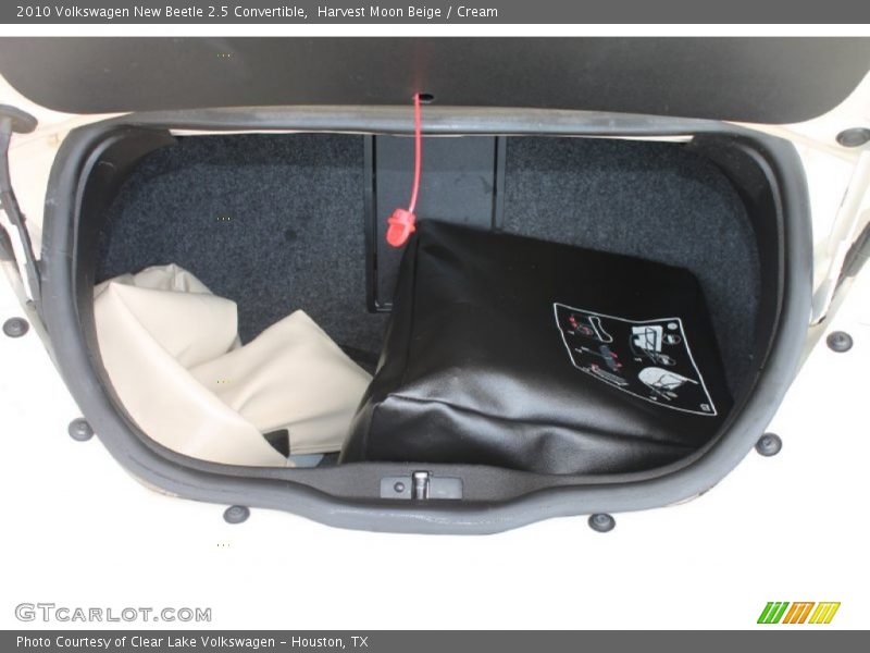 Harvest Moon Beige / Cream 2010 Volkswagen New Beetle 2.5 Convertible