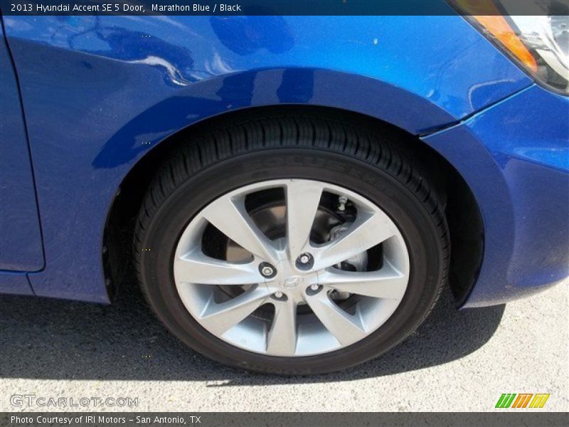 Marathon Blue / Black 2013 Hyundai Accent SE 5 Door