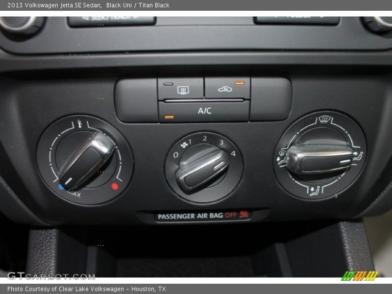 Black Uni / Titan Black 2013 Volkswagen Jetta SE Sedan